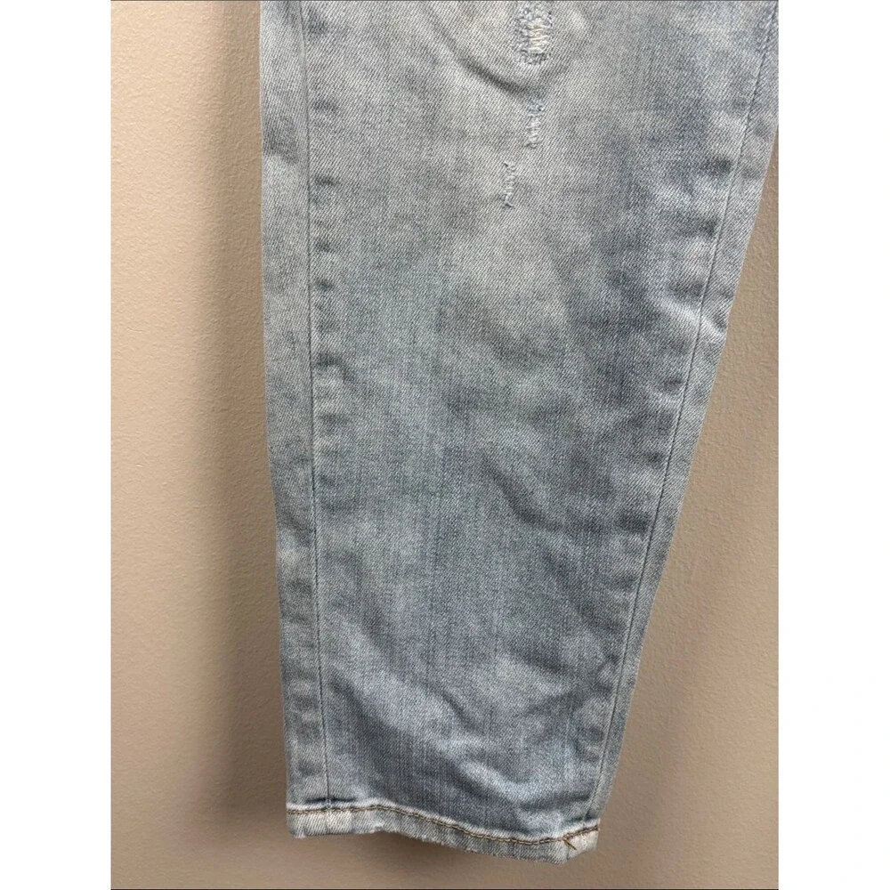 White House Black Market Light Blue Embroidered Floral distressed Jeans